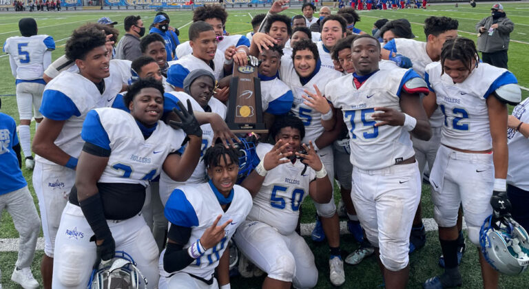 The Champs!: Steel-High’s defense shuts down Jeannette to claim the PIAA Class 1A title, 32-20 at Hersheypark Stadium